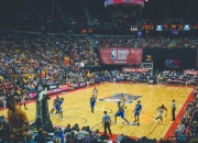 开云体育官网-跨界传奇，当橄榄球险胜邂逅F1争冠，体育精神在巅峰对决中闪耀