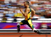 开云体育登录-F1新赛季揭幕战之夜，卡马文加跨界领航，皇马中场率队上演赛道奇迹