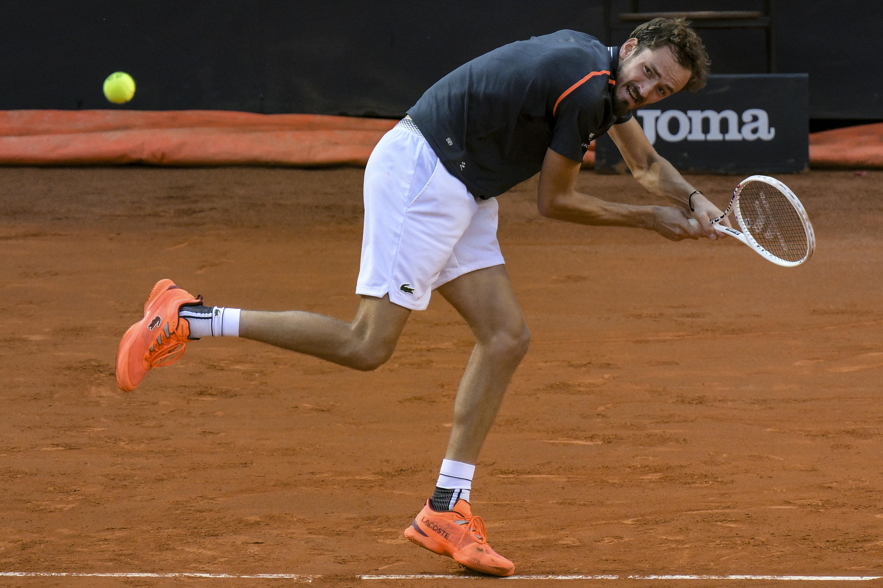 包含意大利网球队逆转法国网球队，梅德韦杰夫送出助攻的词条