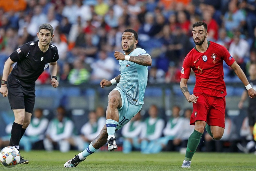 包含韩国队轻取葡萄牙队，奥恰洛夫统治全场的词条