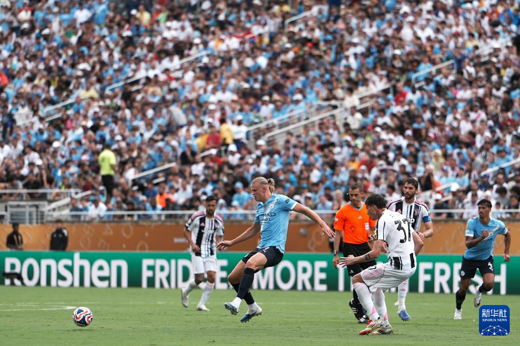 曼城主场胜尤文图斯，占据小组榜首位置的简单介绍