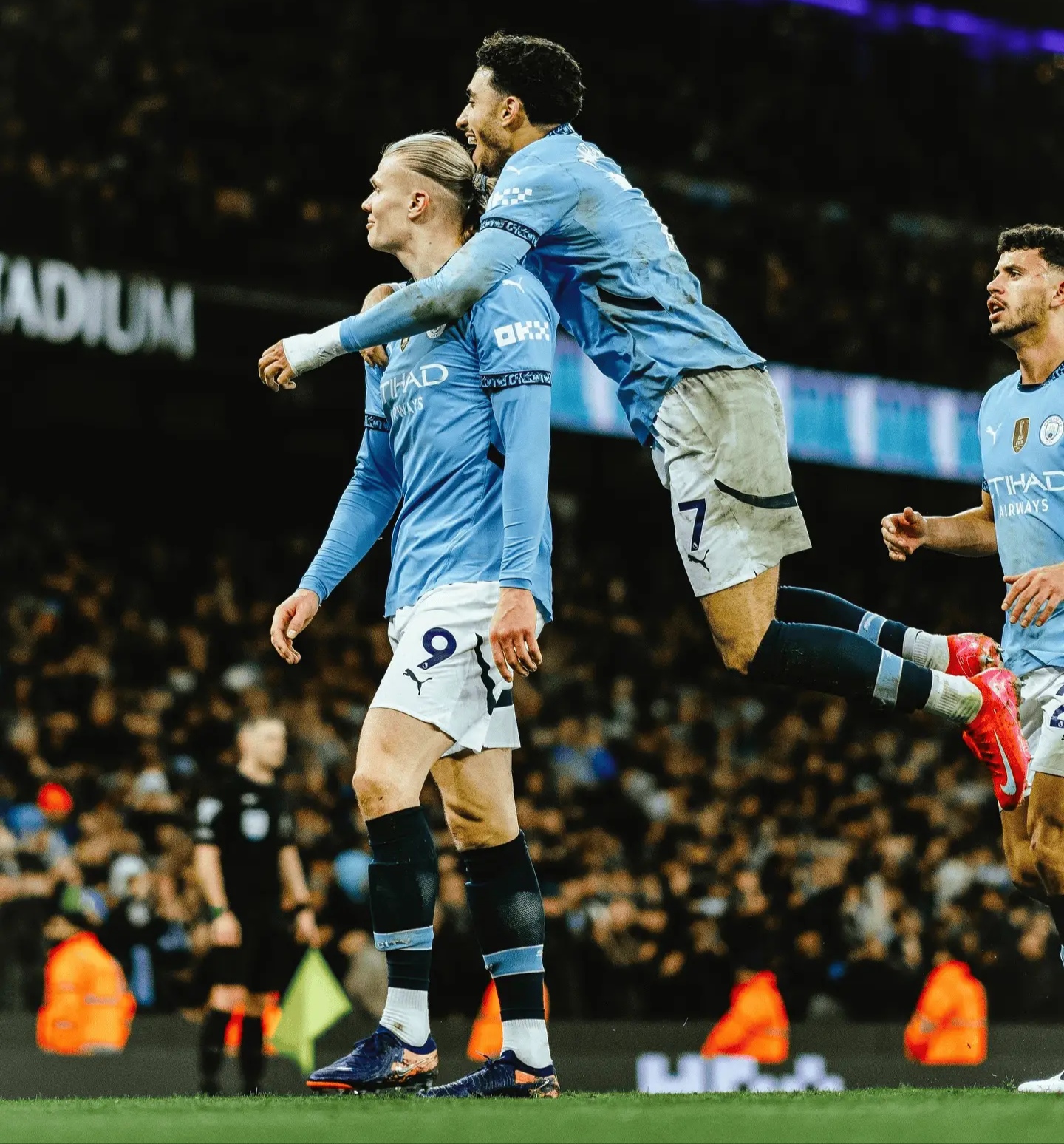 曼城擒下英超霸主，豪取胜利的简单介绍