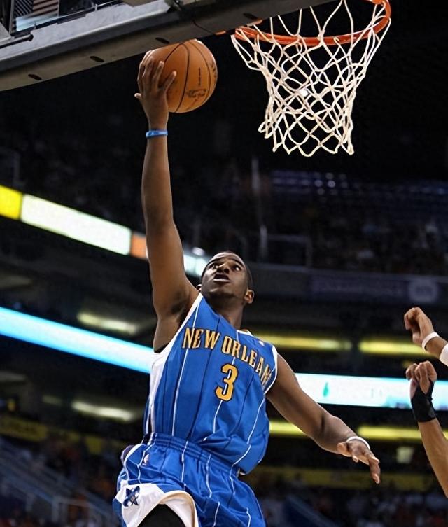 人队实力出众，取得关键胜利稳固榜首位置的简单介绍