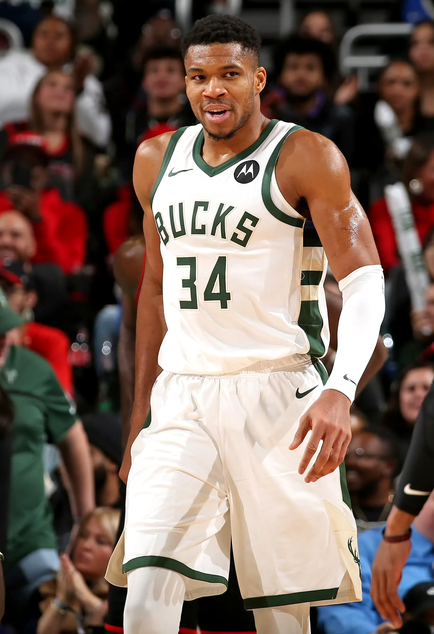 篮网B队逆转尼克斯，字母哥爆发神勇的简单介绍