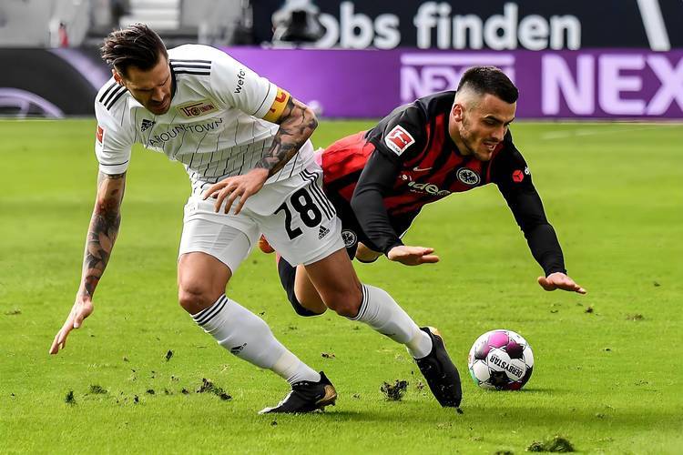 法兰克福主场大胜对手，欧战区位置牢固