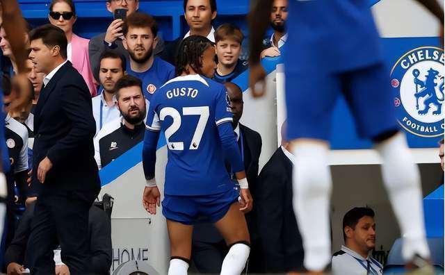 阿斯顿维拉队员红牌被罚，球队临时短缺人手的简单介绍