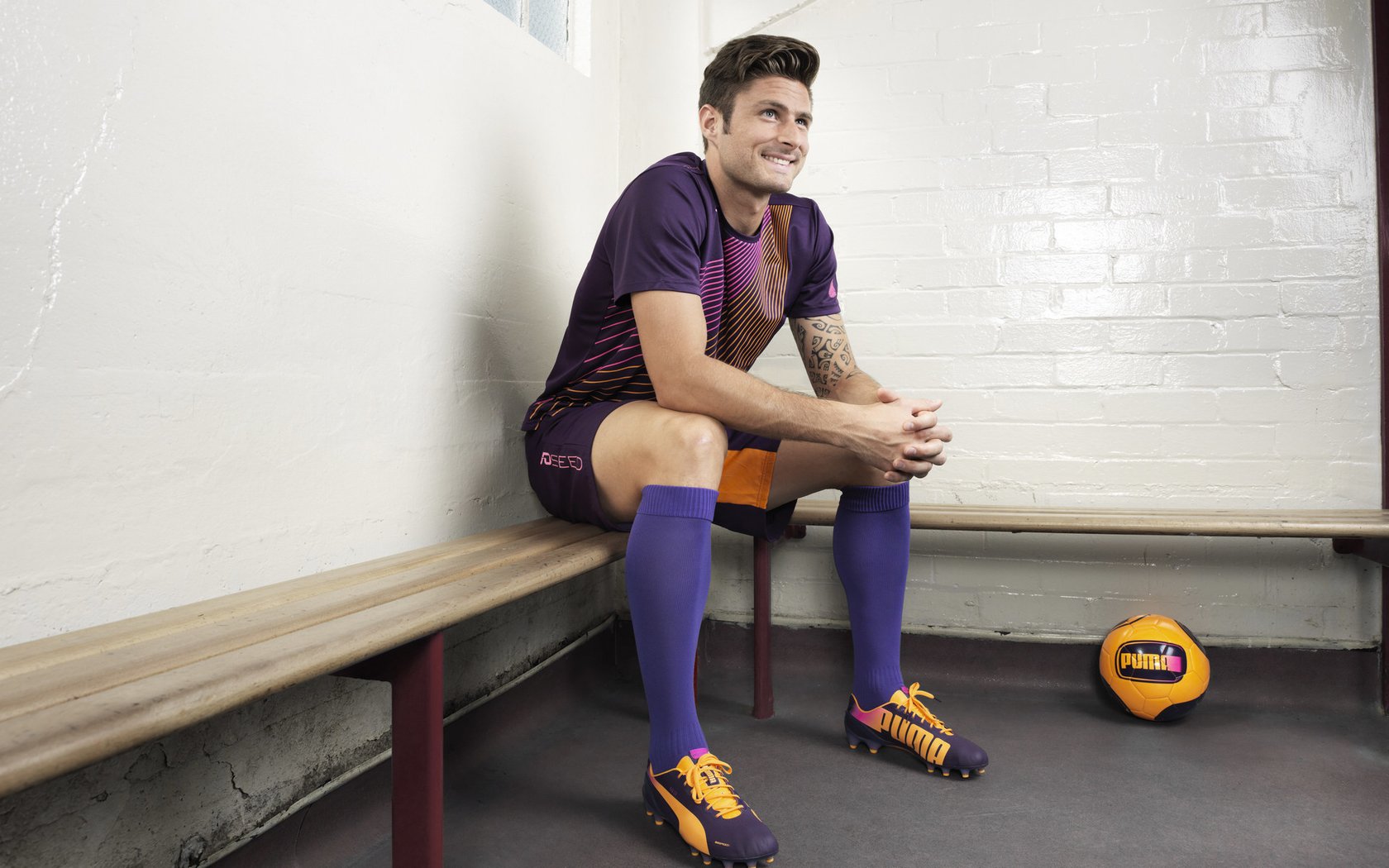 克瓦拉茨赫利亚关键节点连续得分，牙买加封锁尤文，足球战术的全球化镜像