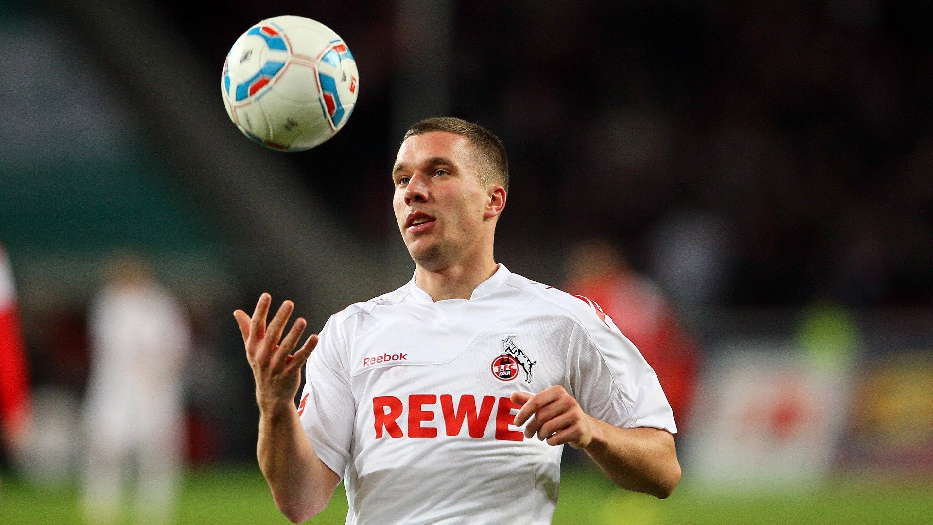 一记重扣穿越千钧—马林以唯一定义羽坛终极对决
